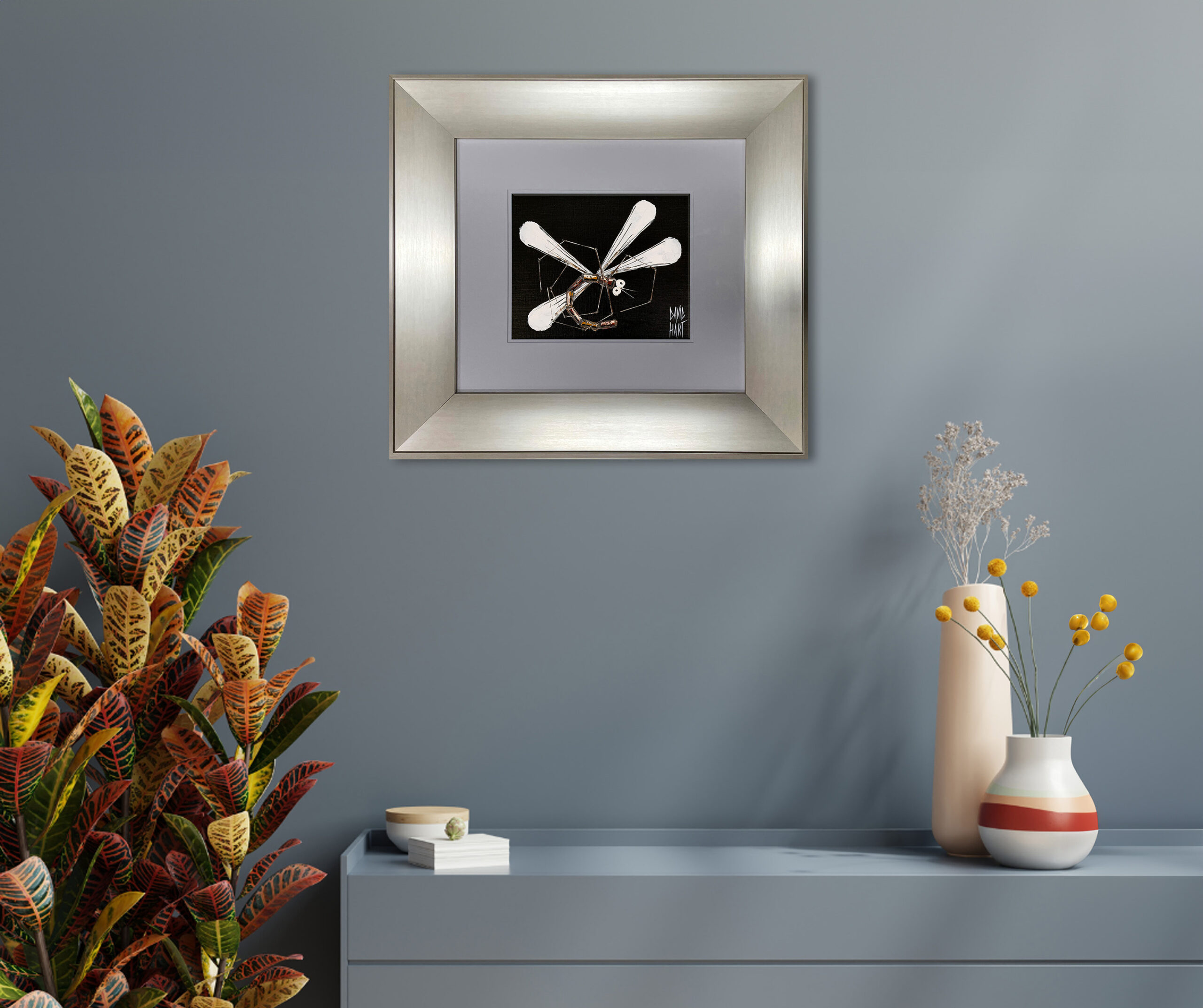 48 26 132647 Dragonfly (Black) feature
